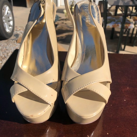 Platform slingbacks - Picture 2 of 3